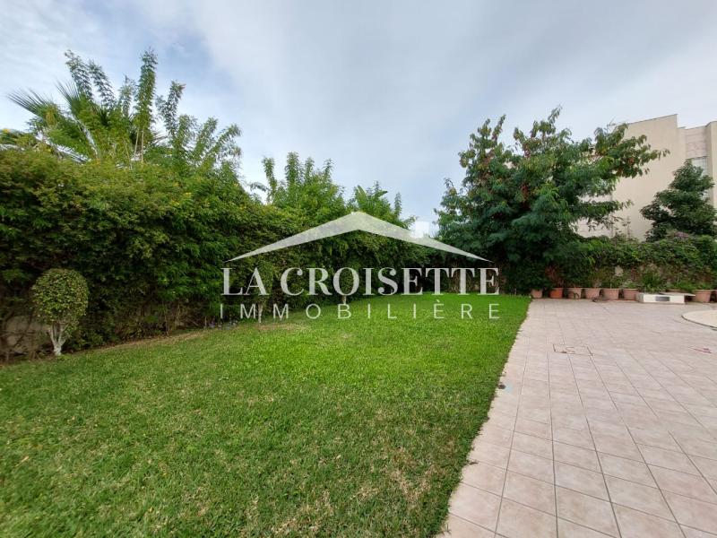 Villa S+6 avec piscine au Lac 2